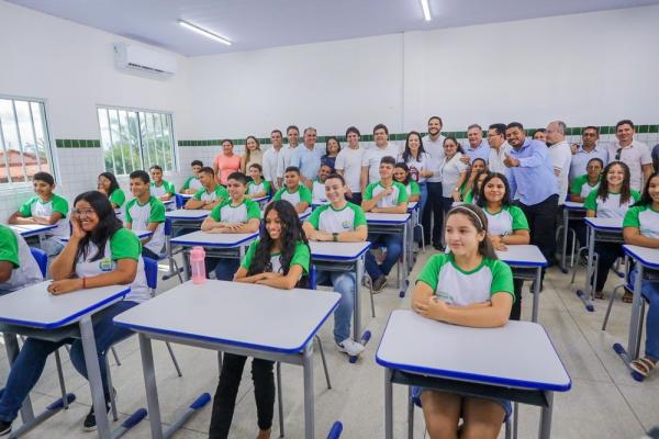 Governador inaugura primeira escola de tempo integral dentro de assentamento em Buriti do Lopes.(Imagem:Divulga&ccedil;&atilde;o)