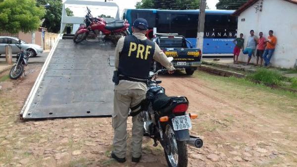 PRF ret&eacute;m 14 motocicletas irregulares no interior do Piau&iacute;.(Imagem:PRF)