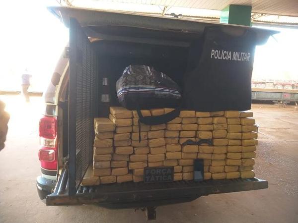 Quase 100 tabletes de maconha são apreendidas em ônibus e passageiro é preso no Sul do Piauí