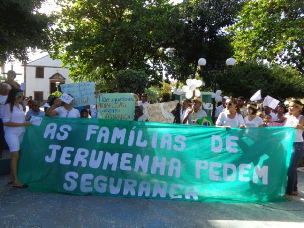 População de Jerumenha realiza manifestação pedindo mais segurança