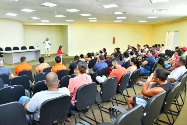 Prefeitura de Floriano re&uacute;ne barraqueiros para tratar sobre o Carnaval 2025.(Imagem:Secom)
