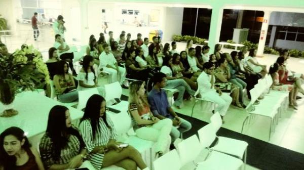 Apresenta&ccedil;&atilde;o musical marca abertura da XII Semana de Enfermagem da FAESF.(Imagem:FlorianoNews)