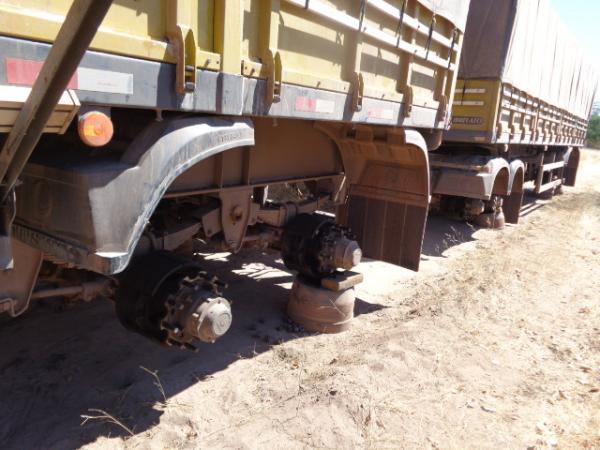 Carreta foi tomada de assalto e teve 36 pneus roubados na localidade Salobro