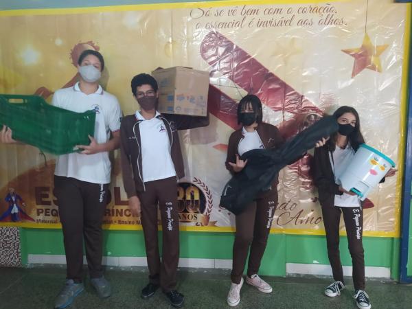 Alunos durante atividade(Imagem:Reprodu&ccedil;&atilde;o)