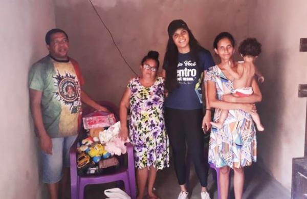 Colecionadores de Reggae fazem entrega de brinquedos e cestas básicas em Floriano
