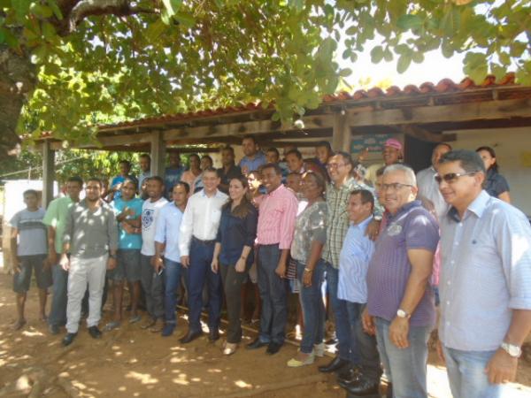 Rejane Dias visita casa de recuperação para dependentes químicos em Floriano