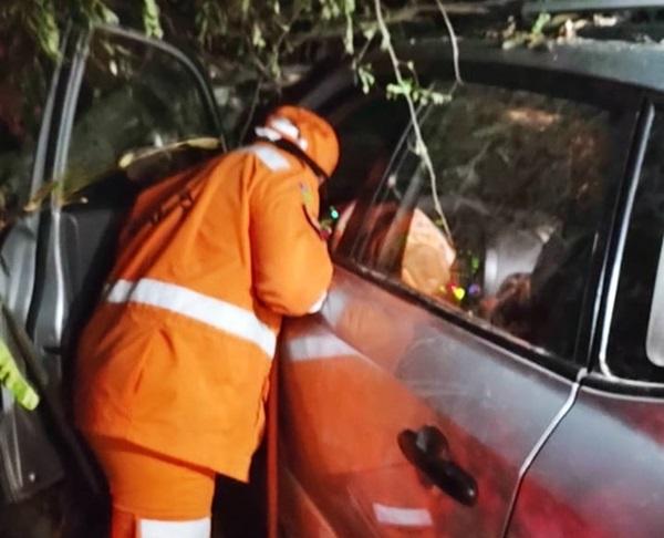 Motorista fica preso nas ferragens e é resgatado após grave acidente no Piauí