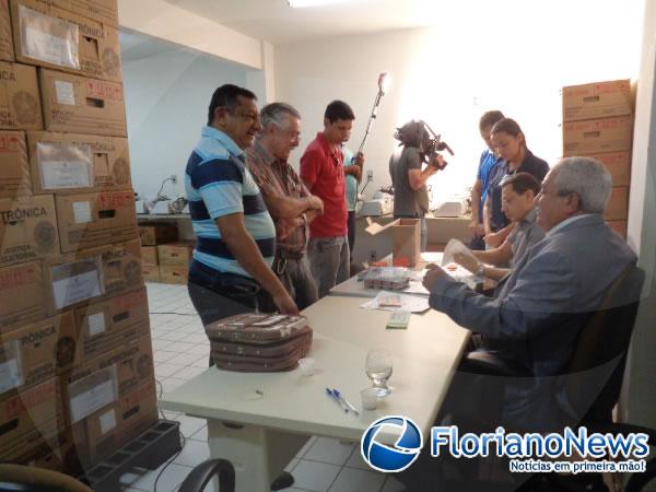 Justi&ccedil;a Eleitoral realizou prepara&ccedil;&atilde;o e lacre de urnas eletr&ocirc;nicas em Floriano.(Imagem:FlorianoNews)