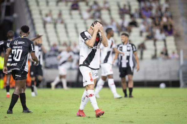 Análise: em noite infeliz da defesa, Vasco troca euforia por motivos para se preocupar no Brasileiro