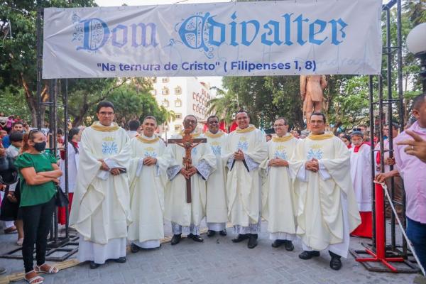 T&iacute;tulo: Posse Can&ocirc;nica Dom Edivalter Andrade - 7&ordm; Bispo da Diocese de Parna&iacute;ba(Imagem:Divulga&ccedil;&atilde;o)