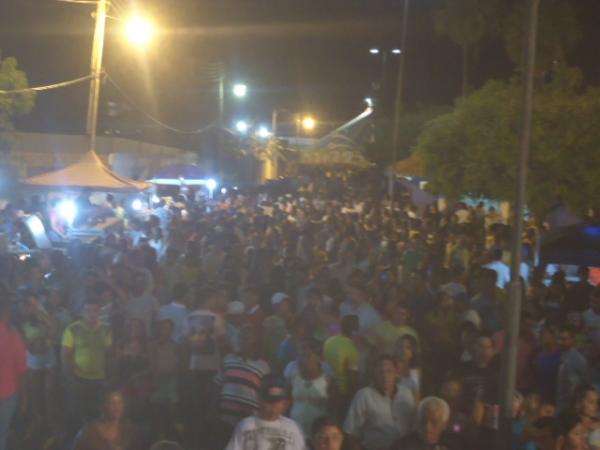 Festa da Virada re&uacute;ne milhares de baronenses para comemorar chegada de 2016.(Imagem:FlorianoNews)