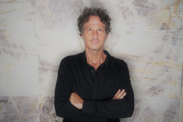 Alec Haiat, guitarrista revelado no Metrô que virou parceiro de Céu, lança singles inéditos a partir