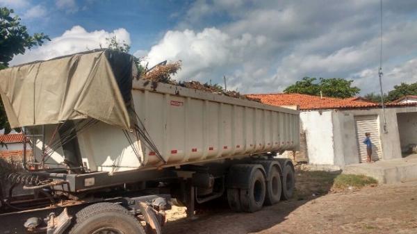 Mutir&atilde;o de limpeza combate o mosquito da dengue em Floriano.(Imagem:SECOM)