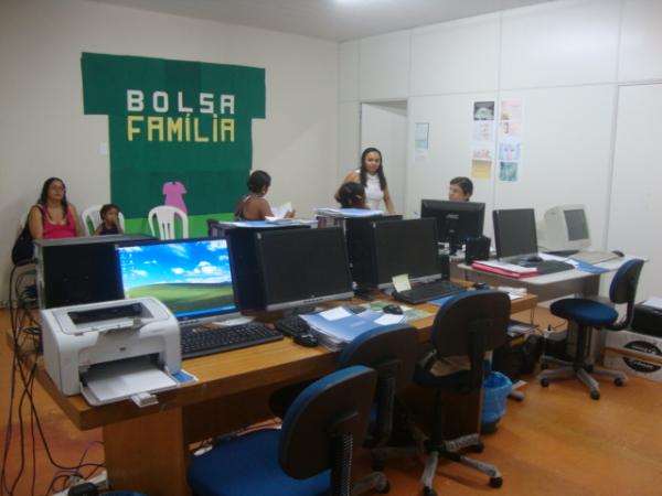 Escrit&oacute;rio do Bolsa Familia em Floriano(Imagem:Amarelinho)