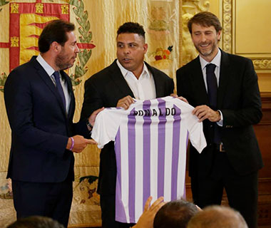 Ronaldo é anunciado como novo dono de clube espanhol