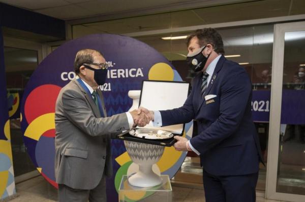 Coronel Nunes (&agrave; esquerda) &eacute; o presidente interino da CBF.(Imagem:Divulga&ccedil;&atilde;o)
