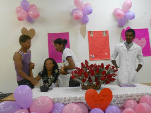ProJovem Urbano de Floriano celebrou o Dia das M&atilde;es.(Imagem:Divulga&ccedil;&atilde;o)