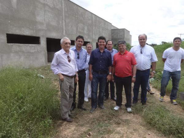 Secretário Estadual de Saúde realizou inspeção em obras do setor de saúde de Floriano.(Imagem:FlorianoNews)