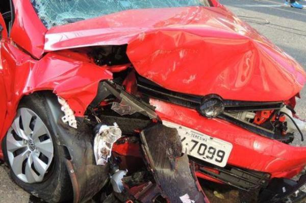 Homem morre e outro fica ferido ap&oacute;s colis&atilde;o.(Imagem:180graus)