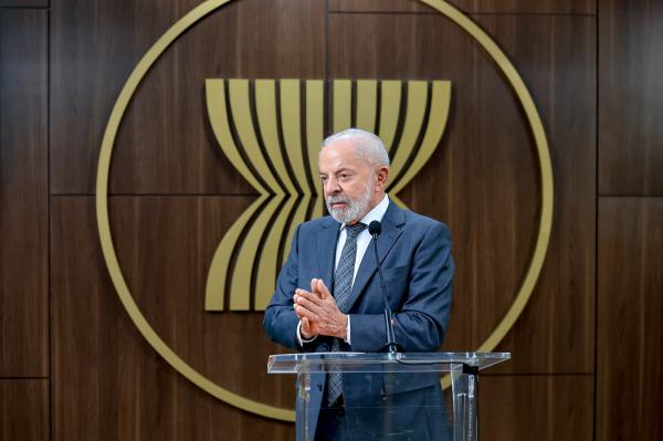 Em artigo no New York Times, Lula critica ação dos EUA na Venezuela