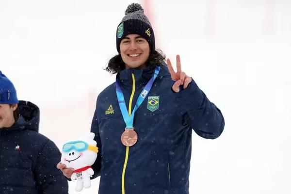 Brasil conquista primeira medalha em Olimpíadas de Inverno no snowboard