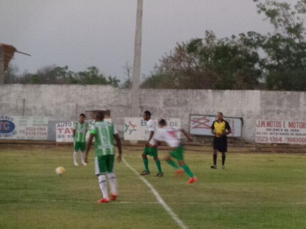 Emo&ccedil;&atilde;o e festa assinalam final do Campeonato Baronense 2015.(Imagem:FlorianoNews)