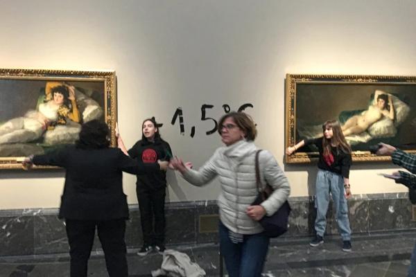Ativistas colam mãos em obras de Goya no museu do Prado em Madri