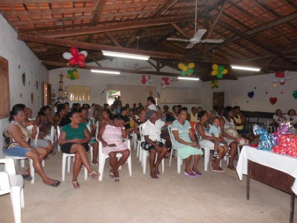 Associa&ccedil;&atilde;o dos Moradores do Bairro Irapu&aacute; II fez festa em homenagem &agrave;s m&atilde;es(Imagem:FlorianoNews)