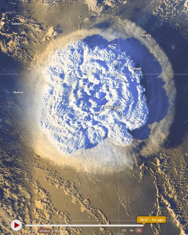  Imagem de sat&eacute;lite mostra erup&ccedil;&atilde;o submarina em Tonga em 15 de janeiro de 2022.(Imagem:Cortesia/Servi&ccedil;o Meteorol&oacute;gico de Tonga )