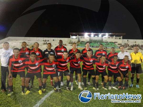 Partida solid&aacute;ria em prol do ex-jogador Carlos Silva atendeu expectativas.(Imagem:FlorianoNews)