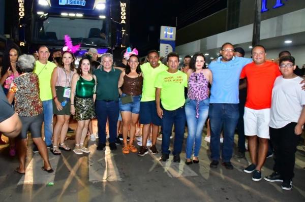  Arrast&atilde;o com Rubinho re&uacute;ne milhares de foli&otilde;es na primeira noite do Carnaval 2023.(Imagem:Secom)