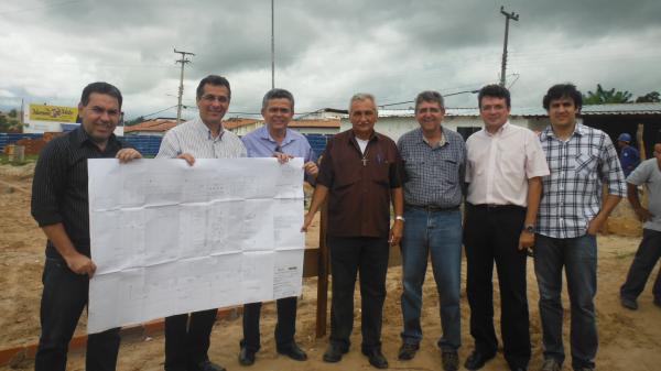 Prefeito Gilberto J&uacute;nior se reuniu com representantes da Caixa Econ&ocirc;mica para discutir habita&ccedil;&atilde;o popular.(Imagem:FlorianoNews)