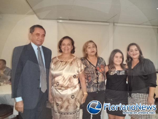 Luiz Gonzaga re&uacute;ne amigos em lan&ccedil;amento de livro em Floriano.(Imagem:FlorianoNews)