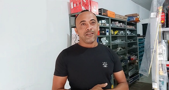 Bandido arromba loja de auto peças e leva objetos, incluindo violão, em Floriano