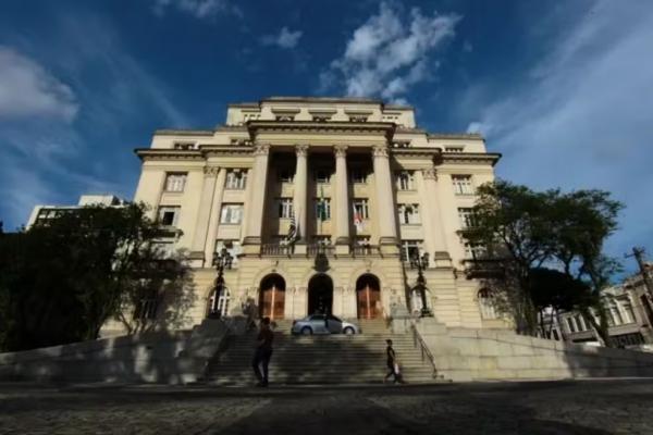 Prefeitura de Santos abre cinco concursos públicos com 226 vagas e salários de até R$ 13,2 mil