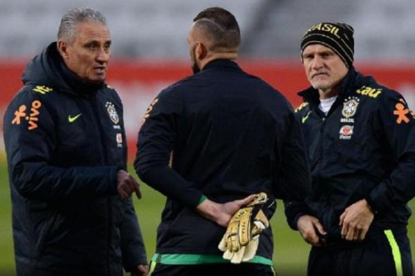 Com Willian completando trio de ataque, Tite esboça time titular