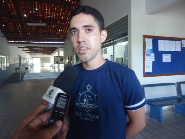 Primeiro dia de greve dos t&eacute;cnicos administrativos da UESPI &eacute; marcado por filas em Floriano.(Imagem:FlorianoNews)