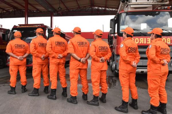 Bombeiros do Piau&iacute; recebem novo uniforme que atende padr&otilde;es internacionais para diversas opera&ccedil;&otilde;es(Imagem:Divulga&ccedil;&atilde;o)