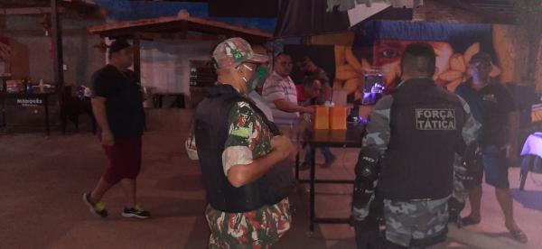 Polícia acaba com festa clandestina e fecha bares em Teresina