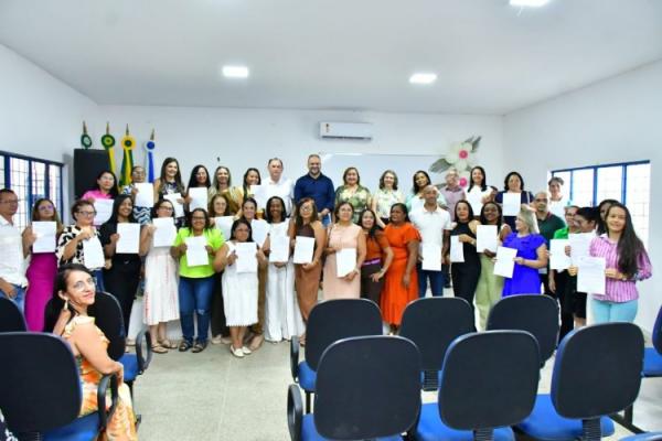 Empossados novos gestores escolares da rede municipal de ensino de Floriano