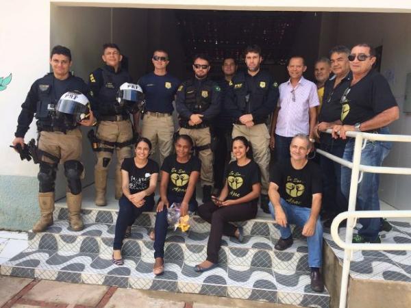 PRF realiza visita à APAE de Floriano e promove ação social