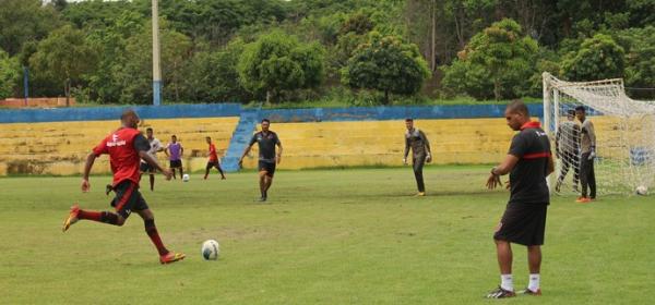 Cruzamentos e jogadas a&eacute;reas foram explorados na manh&atilde; de treino.(Imagem:Daniel Cunha)