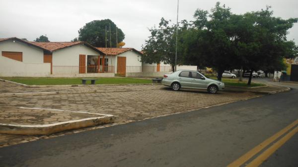 Pra&ccedil;a Francisco Nunes, da Secretaria de Educa&ccedil;&atilde;o.(Imagem:FlorianoNews)
