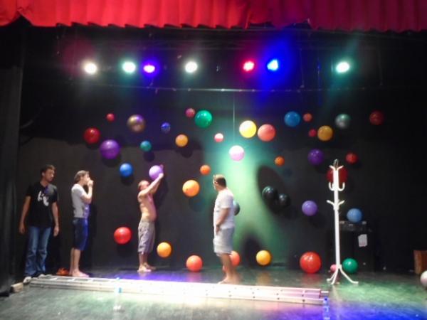 Teatro Maria Bonita recebe o espet&aacute;culo Palha Assada.(Imagem:FlorianoNews)