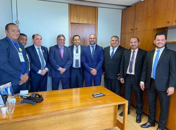 Vereador Dessim Almeida anuncia garantia de recursos para a saúde de Floriano em visita a Brasília