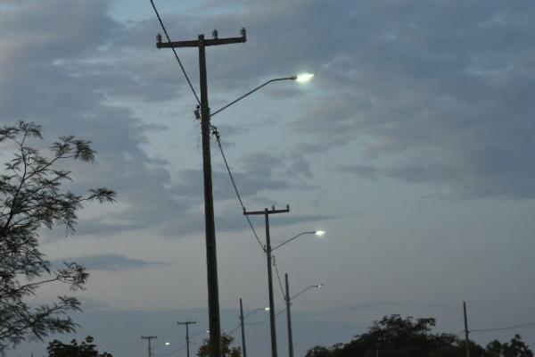 Implantação de iluminação da Avenida São Pio é inaugurada pela Prefeitura de Floriano