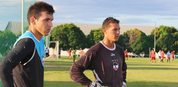 Jefferson e Robson, dois dos novos goleiros do Galo focados na prepara&ccedil;&atilde;o para a S&eacute;rie D.(Imagem: Daniel Cunha)