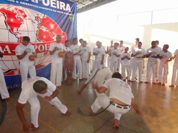 Abad&aacute; Capoeira realizou batismo e troca de cordas em Floriano.(Imagem:FlorianoNews)