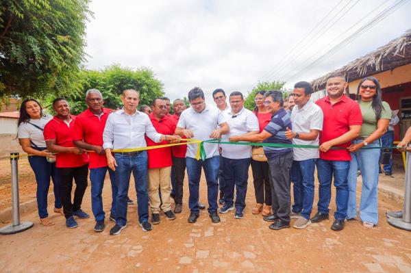 Governador inaugura amplia&ccedil;&atilde;o de adutora e pavimenta&ccedil;&atilde;o em Santa Rosa do Piau&iacute;(Imagem:Divulga&ccedil;&atilde;o)