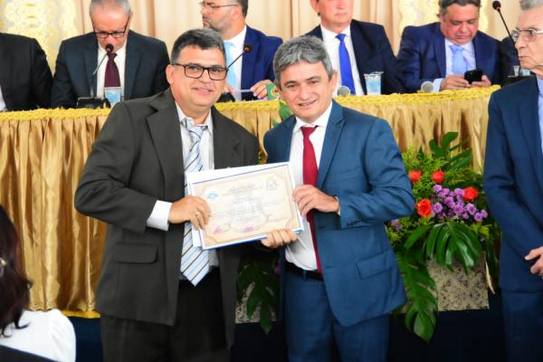 Sess&atilde;o Solene concede t&iacute;tulos de cidadania em homenagem aos 126 anos de Floriano(Imagem:CMF)